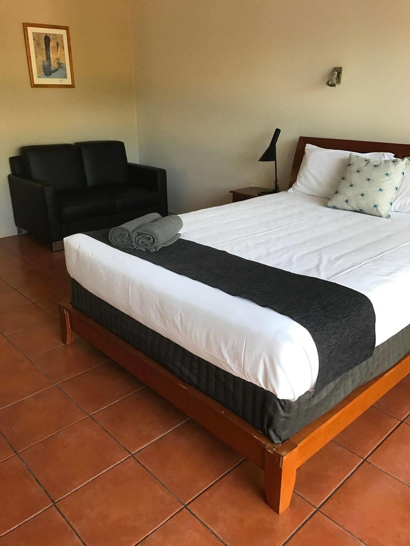 Birch Motel Bowen Previously Known As Bowen Arrow Motel Εξωτερικό φωτογραφία